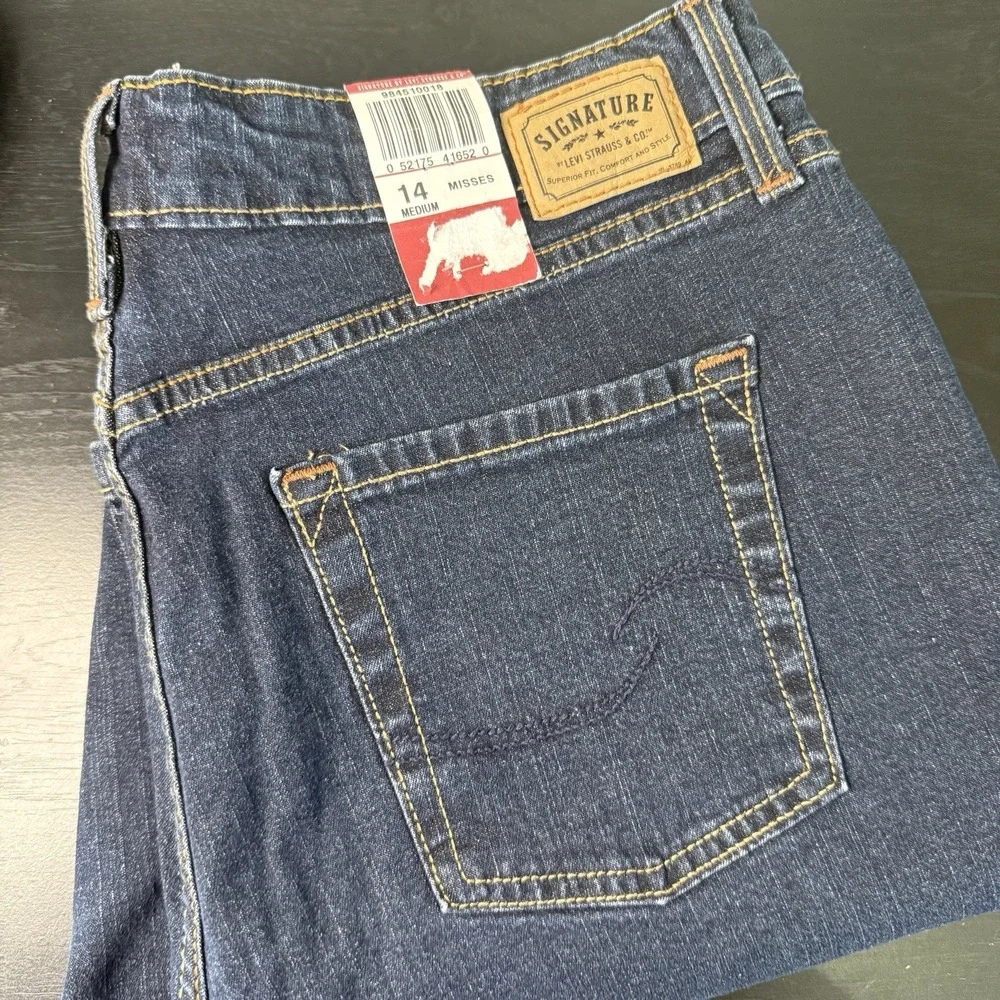 Signature Levis‎ Jeans Womens 14 34x30.5 Totally Slimming Waist Bootcut New Tags